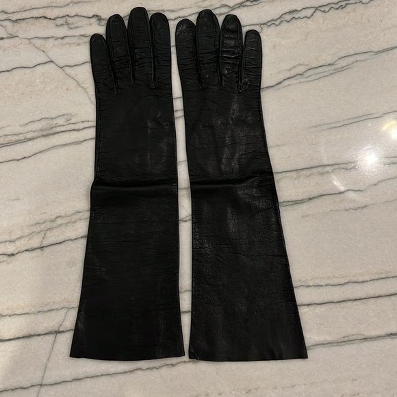 Vintage Leather Gloves - Picture 2 of 16